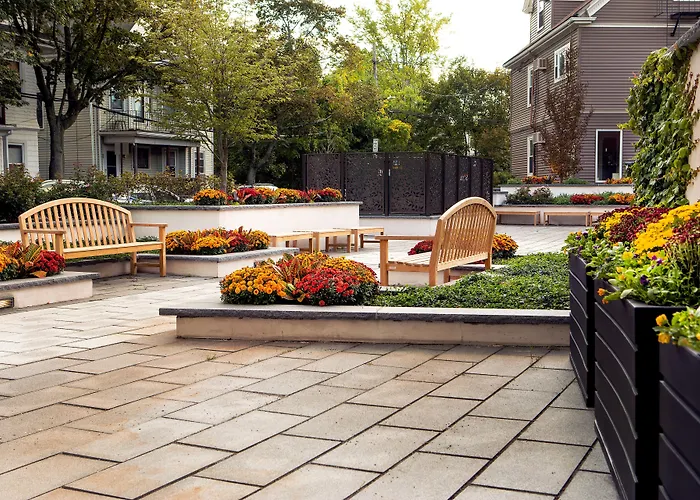 Porter Square Hotel