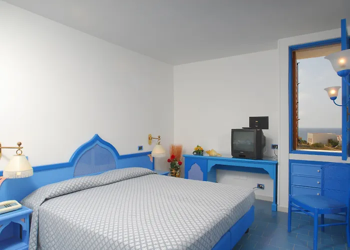 Hotel Il Faro Della Guitgia Tommasino