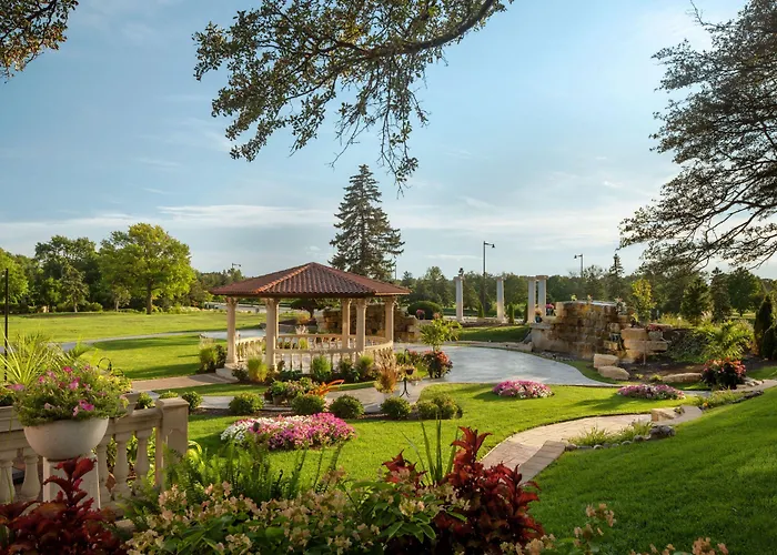 The Drake Oak Brook, Autograph Collection