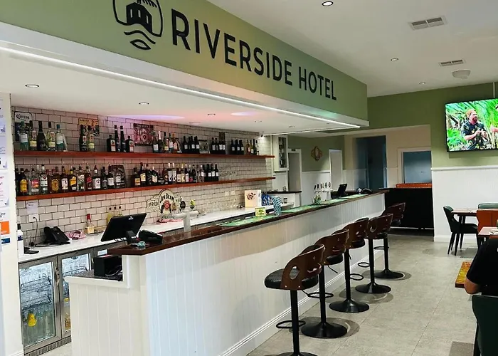 Riverside Hotel