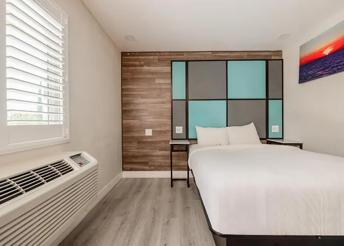 Hotel Avenida Victorville I 15
