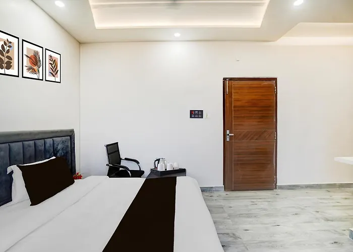 Oyo Hotel O Hanuman Gadi Formerly Alankar Lawn