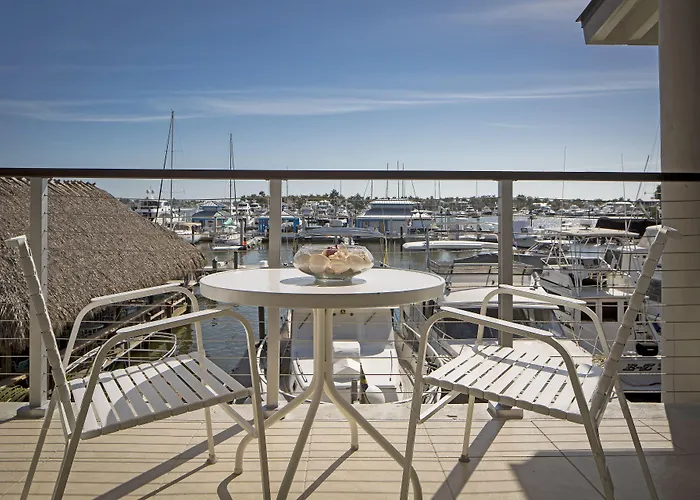 Cove Inn On Naples Bay