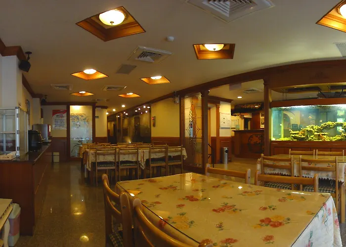 Hua Yue Hotel