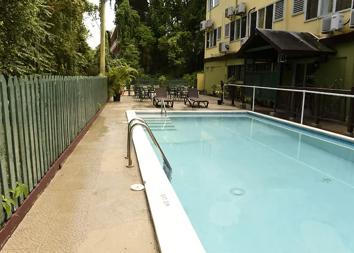 Pineapple Court Hotel