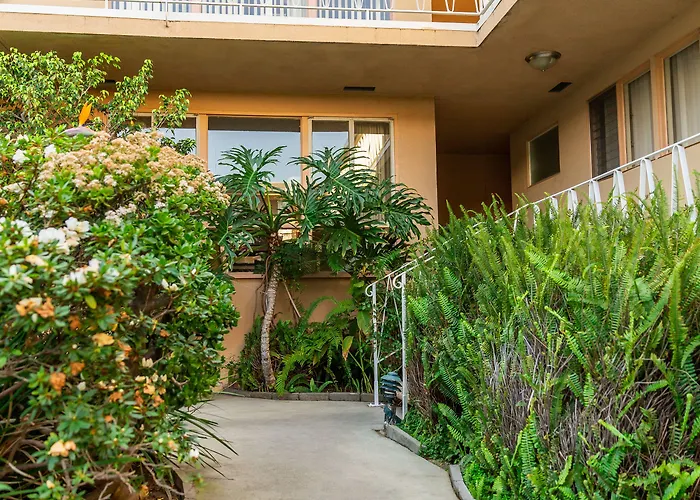Cal Mar Hotel Suites