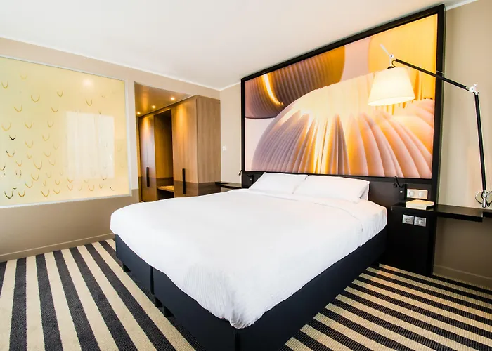 Simon Hotel