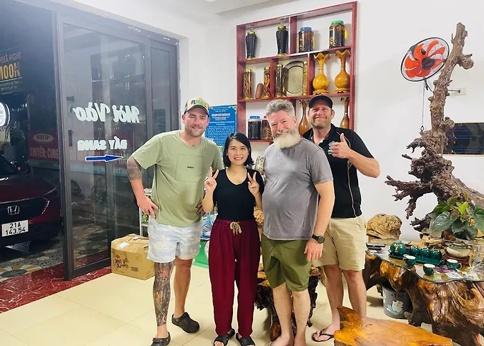 Moon Hotel ,Taxi ,Trek & Spa