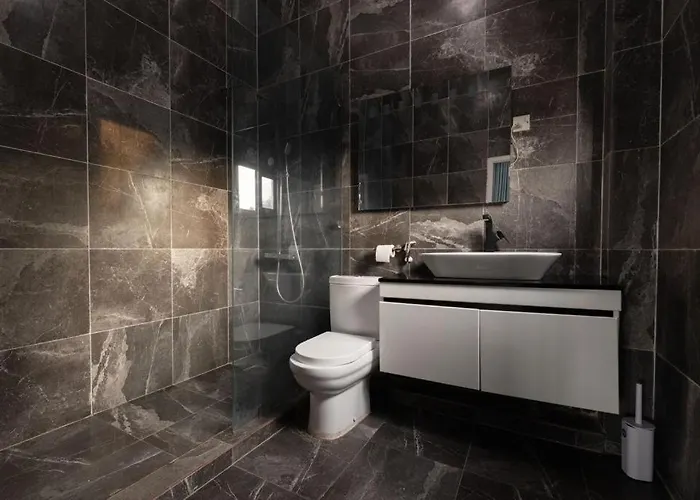 Chamis Suites