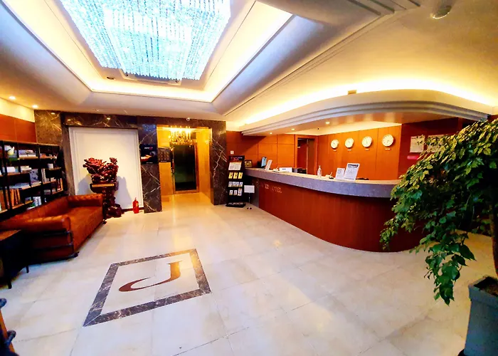 Uneed Hotel