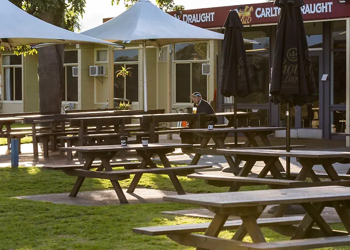 Moruya Waterfront Hotel Motel