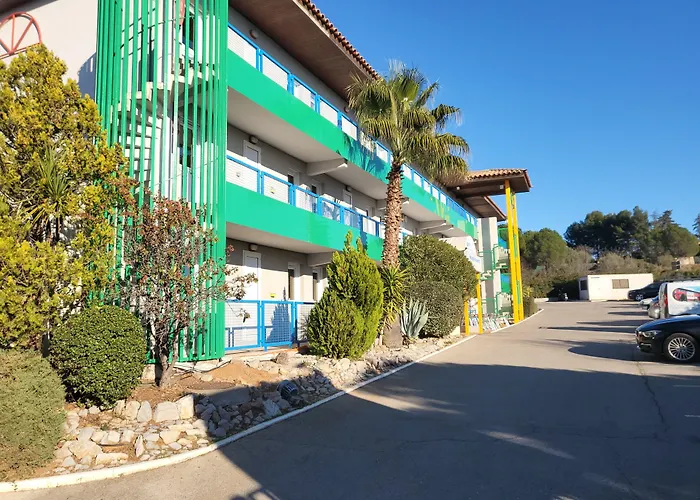 Brit Hotel Essentiel Sète / Balaruc
