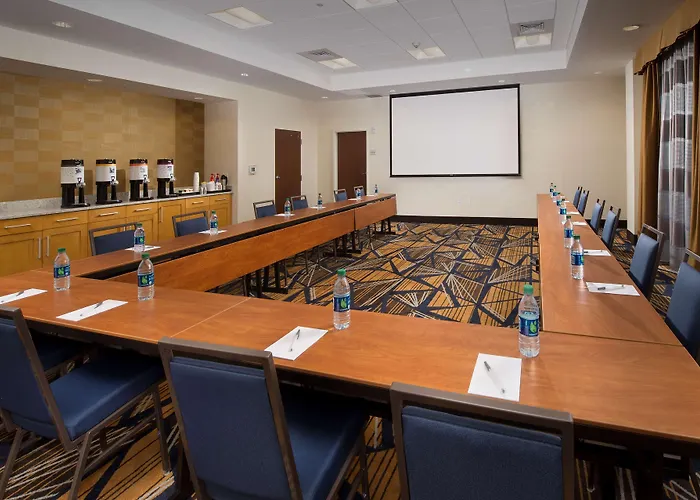 Hampton Inn & Suites Falls Church