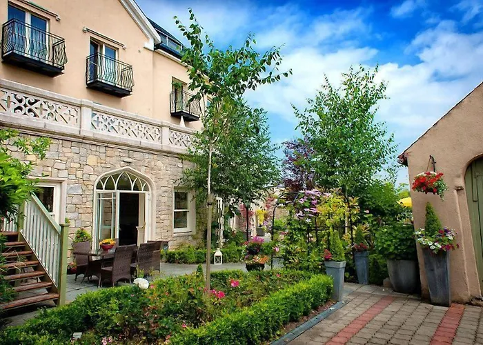 Step House Hotel