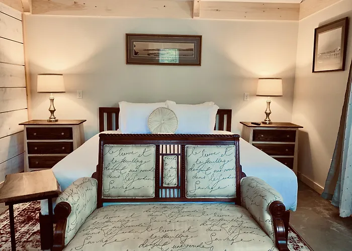 Ivy Manor Inn Village Center