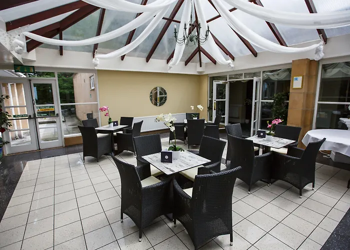 Shaw Hill Hotel Golf And Country Club