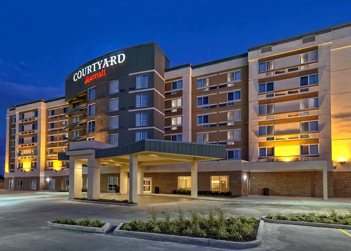 Courtyard By Marriott Westbury Long Island Hotel