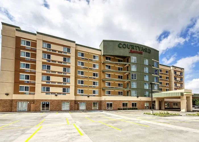 Courtyard By Marriott Westbury Long Island Hotel