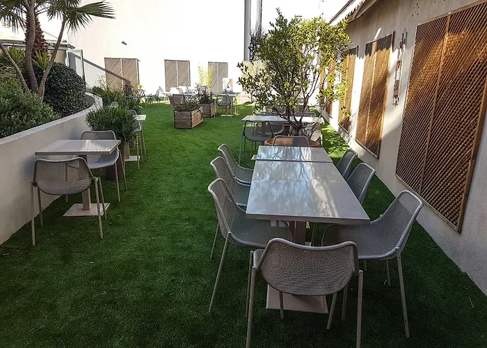 Esatitude Hotel