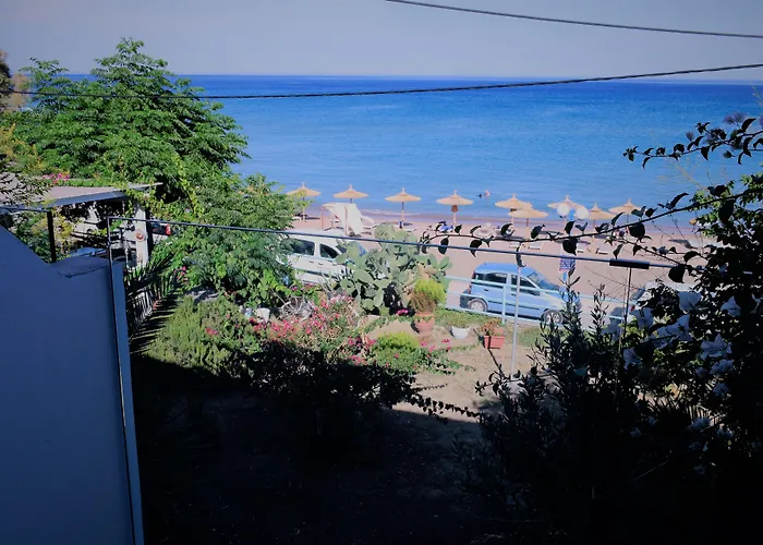 Delfini Beach Hotel&Suites