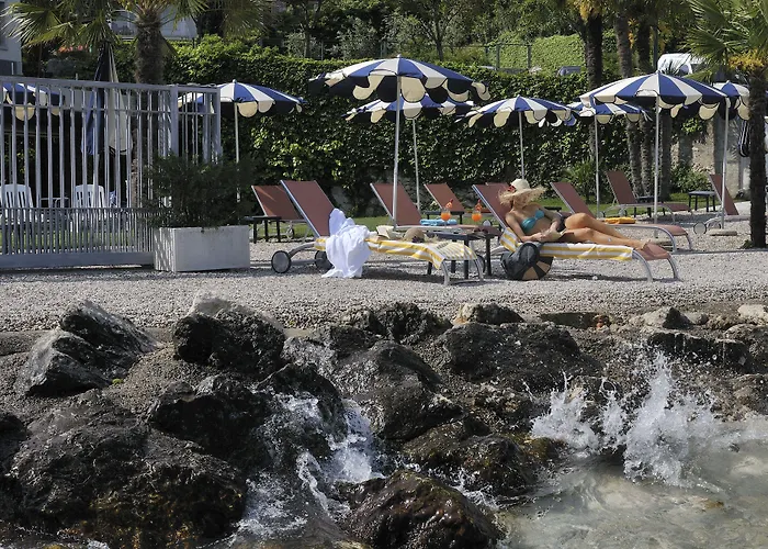 Hotel Castello Lake Front