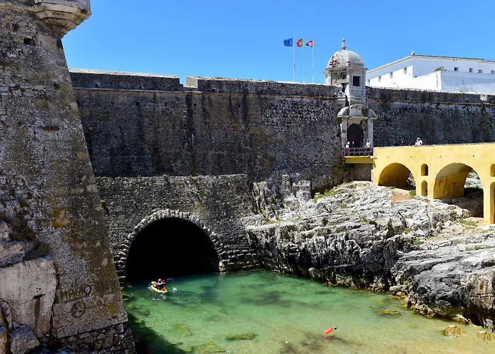 Mercearia D'Alegria Boutique B&B Peniche