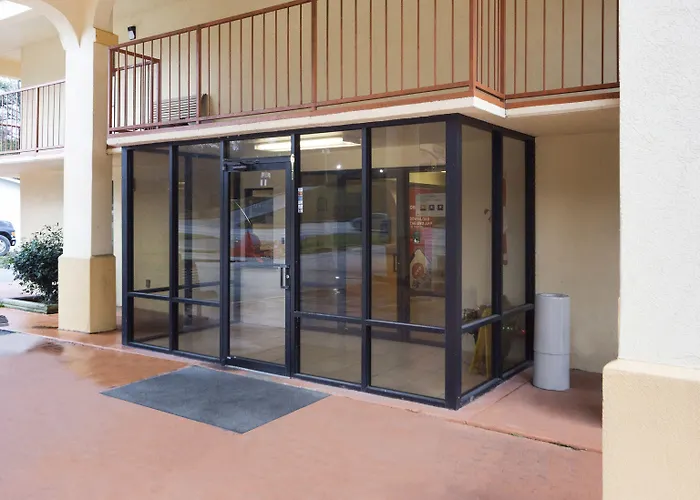 Days Inn & Suites By Wyndham Brewton
