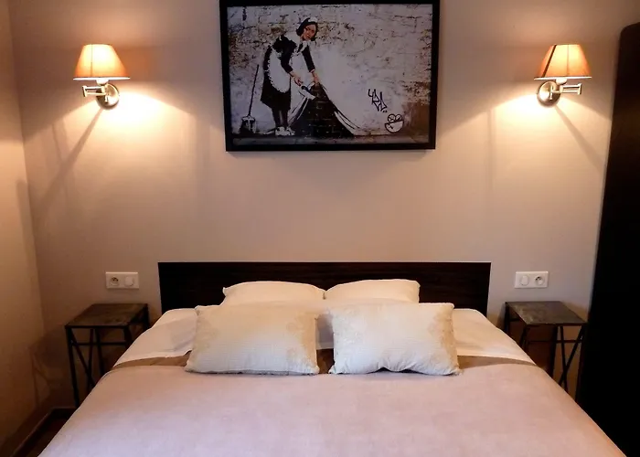 Auberge Du Vieux Lanas Logis Hotel Restaurant