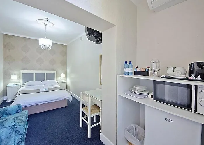 The Russel Hotel