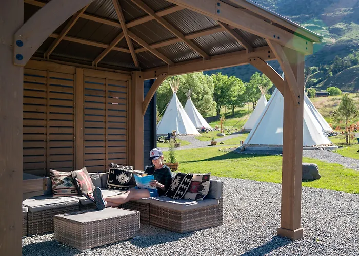 Dreamcatcher Tipi Hotel Gardiner