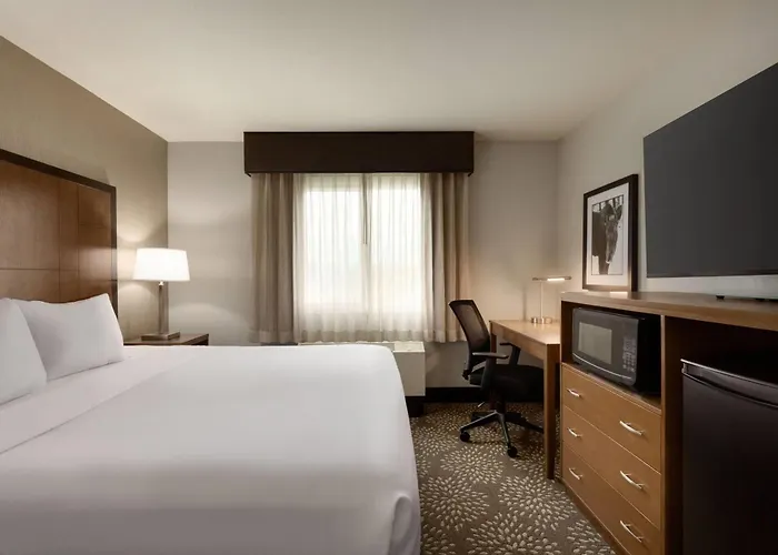 La Quinta By Wyndham Fairbanks Airport Hotel