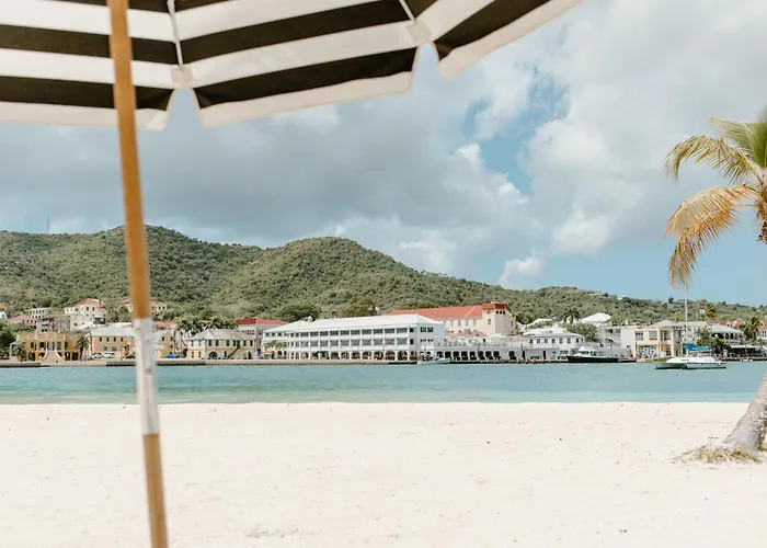 Hotel On The Cay