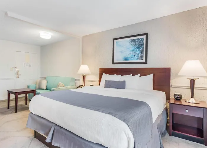 The Blu Hotel Blue Ash Cincinnati, An Ascend Collection Hotel