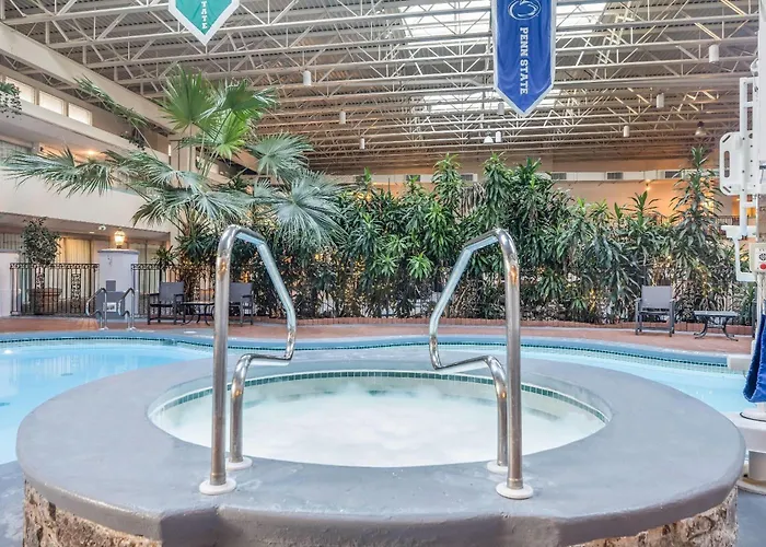 Ramada By Wyndham State College Hotel & Conference Center