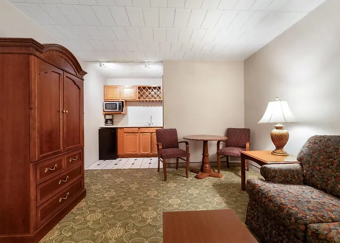 Ramada By Wyndham State College Hotel & Conference Center