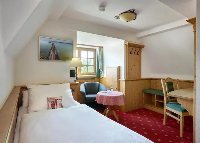 Hotel Alpenhof - Ruhige Wohlfuehloase Zwischen Muenchen, Dem Fuenf-Seenland Und Den Bergen, In S-Bahnnaehe