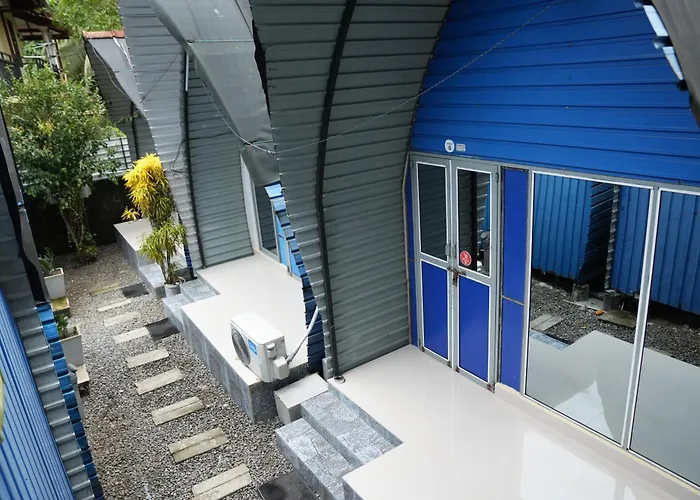 Airport A4 Transit Hub - Eco Chalets - Cmb Free Airport Pick Up & Drop 24 Hrs