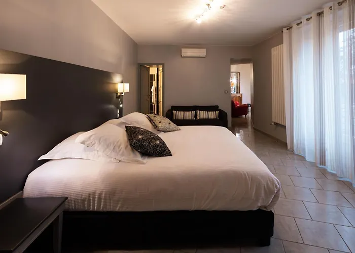 Logis Hotel Restaurant De La Paix