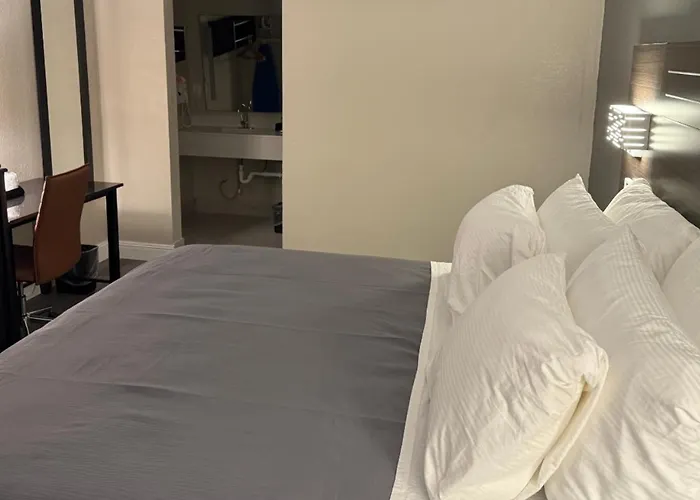 Lx Hotel, Surestay Collection By Best Western