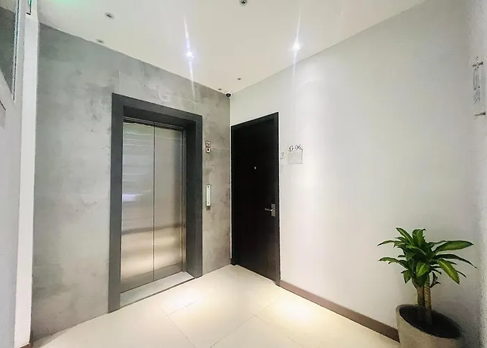 Oxy Suites 1-06 at Shophouse Meisterstadt Pollux Habibie