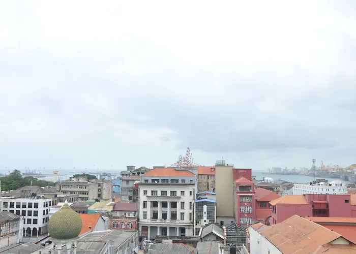 Fairway Colombo - Sri Lanka'S First Hotel With Robot Technology