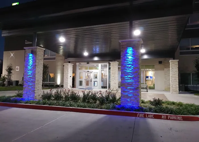Holiday Inn Express & Suites Dallas Ne Arboretum