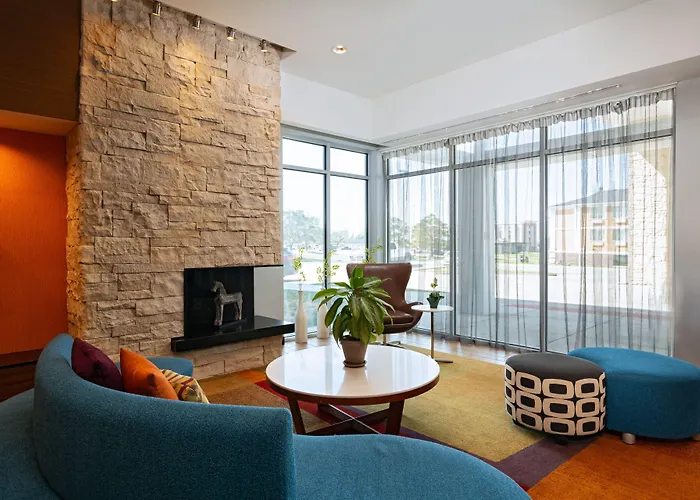 Fairfield Inn & Suites By Marriott Lincoln Airport