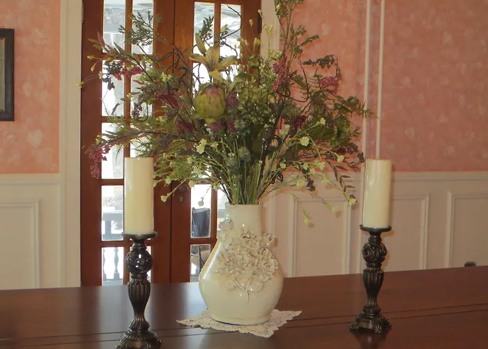 Carriage House Bed & Breakfast