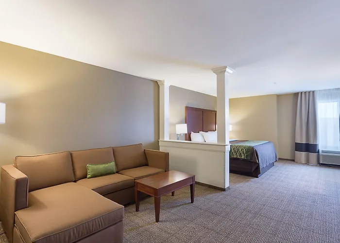 Pennant Hotel & Suites