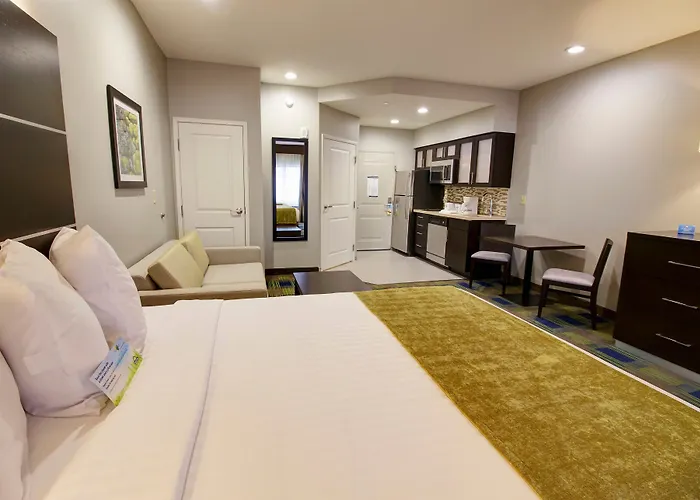 Days Inn & Suites By Wyndham Port Arthur