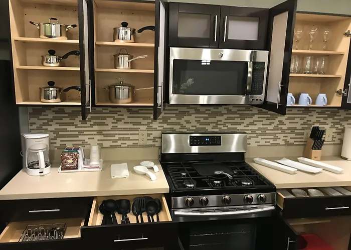 Days Inn & Suites By Wyndham Port Arthur
