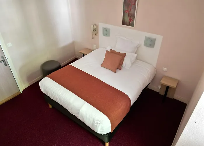 Contact Hotel Les Platanes Villeneuve Sur Lot Centre