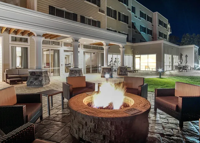 Courtyard By Marriott Lenox Berkshires