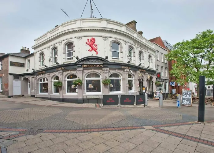 Oyo The Red Lion Hotel